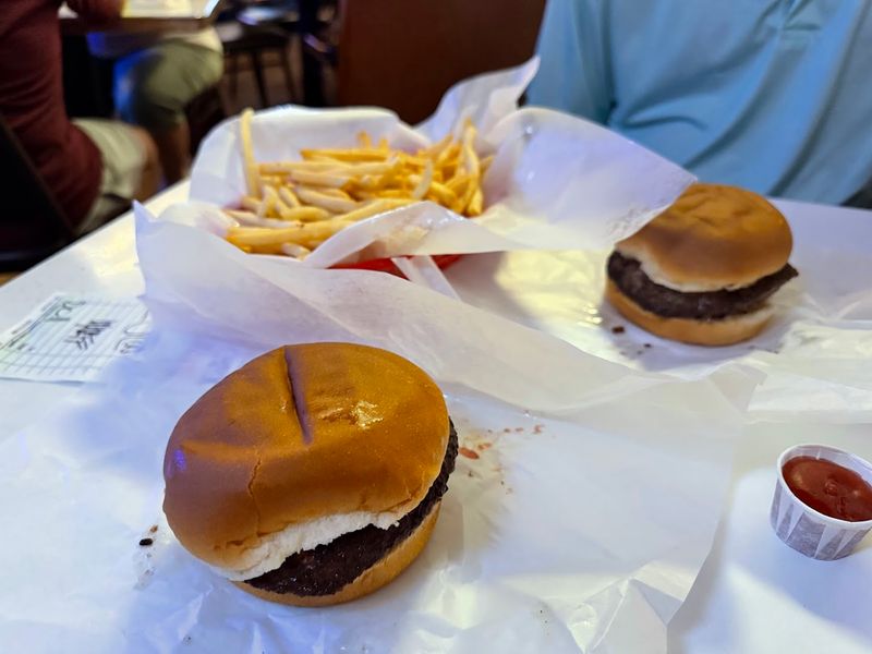 This Minnesota Burger Joint Serves A Jucy Lucy Loaded With Melted Cheese - Decor Hint The Fries That Deserve Their Own Spotlight