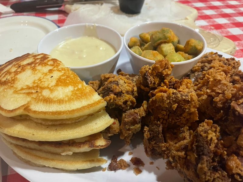 The Best Restaurant In Kentucky Located In A Small Town - Decor Hint Southern Comfort Food Done Right