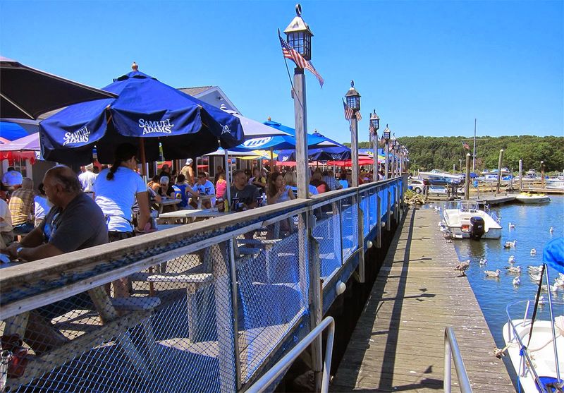 A No-Frills Seafood Stop On The Water