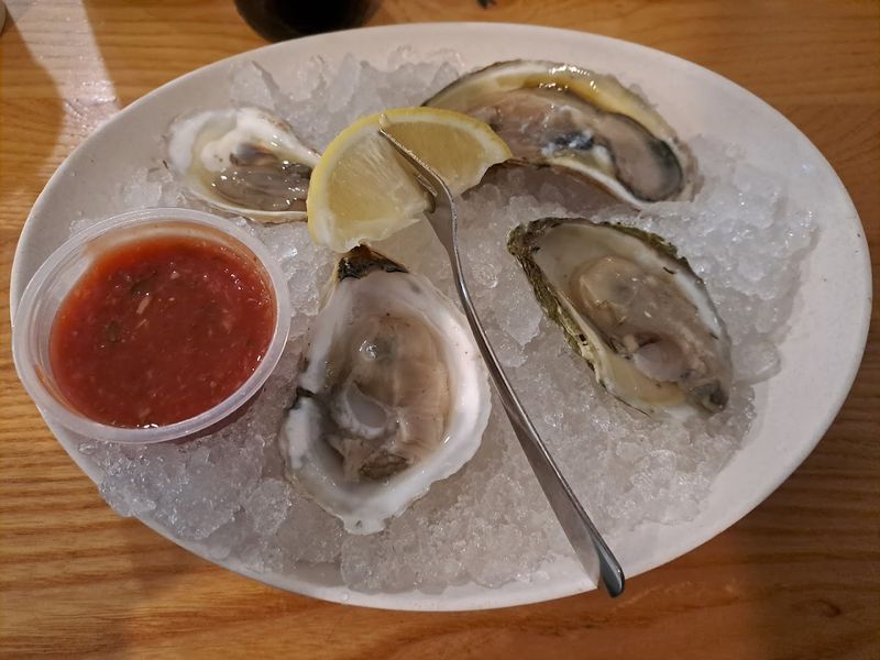 Parents Can't Stop Recommending This Fun And Easy Rhode Island Getaway - Decor Hint Fresh Seafood That Earns Its Reputation