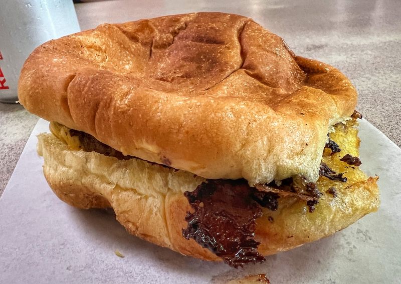These Smash Burgers At This Tiny Kentucky Restaurant Have Built A Huge Following - Decor Hint The Smash Technique That Changes Everything
