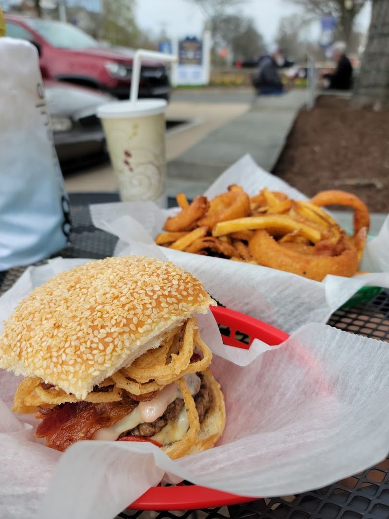 The Burgers At This Tiny Connecticut Spot Are So Good You'll Crave Them All Week - Decor Hint What To Pair With Your Burger