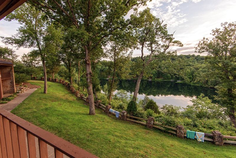 The Most Breathtaking White Sand Beach In Kentucky Isn't Where You'd Expect - Decor Hint Cozy Cottages With Full Kitchens And Lakeside Porches