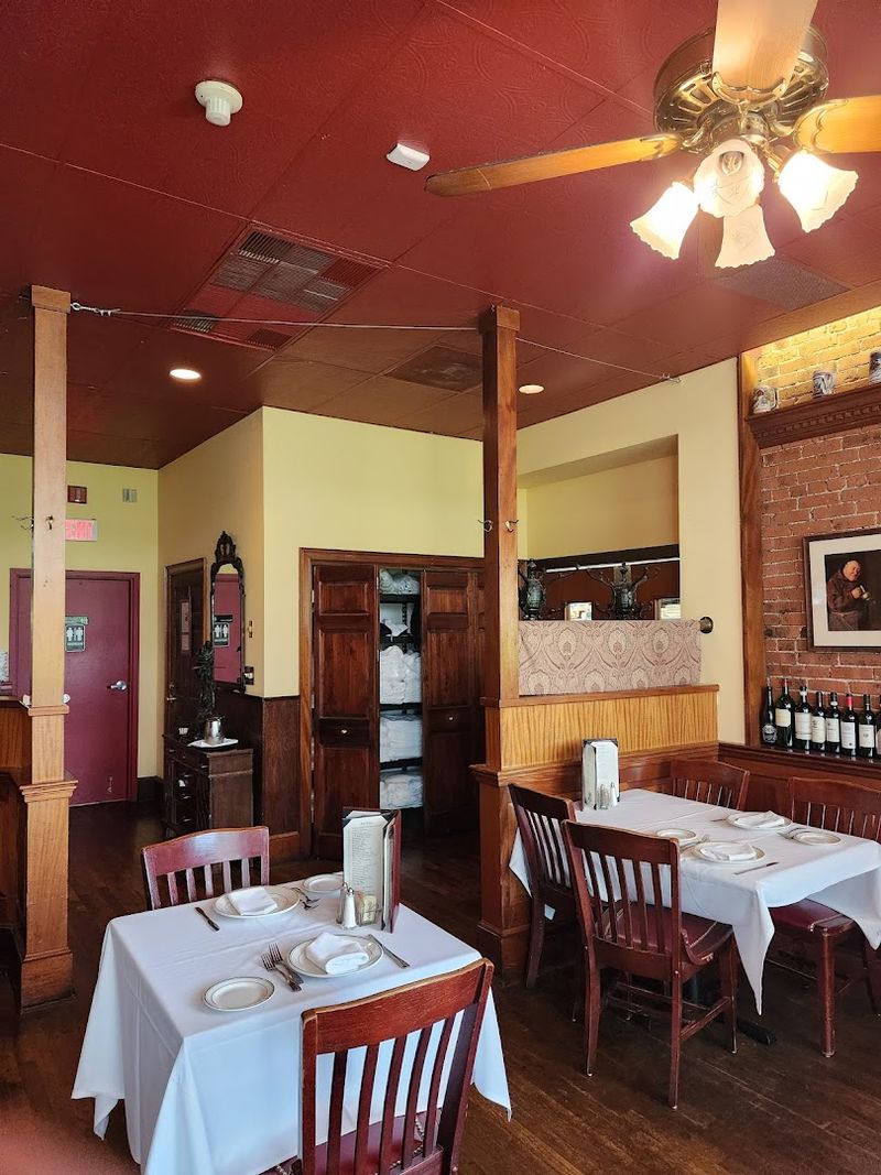 The Filet Mignon At This Old-Fashioned Connecticut Steakhouse Is Made With The Kind Of Precision That Makes Every Bite Worth Savoring - Decor Hint This Is An Evening Not A Dinner