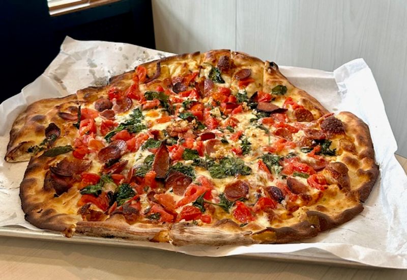 This Connecticut Restaurant Serves White Clam Pizza People Cannot Stop Talking About - Decor Hint What Actually Goes On The White Clam Pie