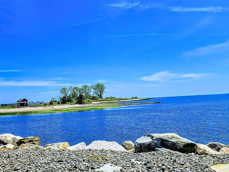 Why The Shoreline Charm Feels Quietly Untouched
