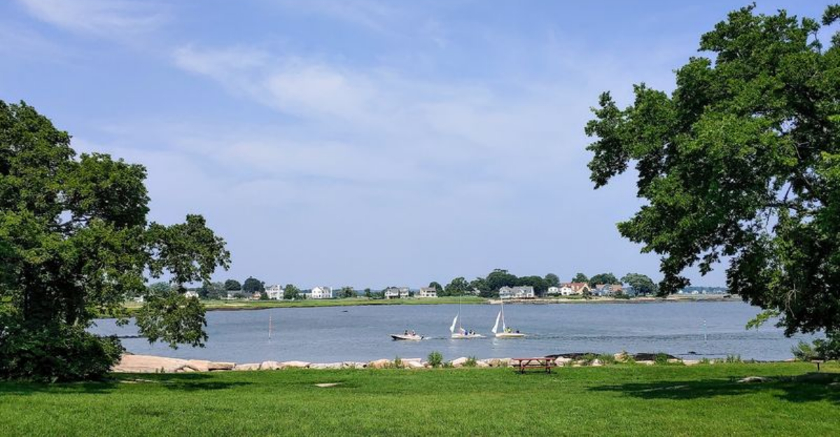 The Connecticut Beach Town Thats Too Charming To Share With Tourists - Decor Hint