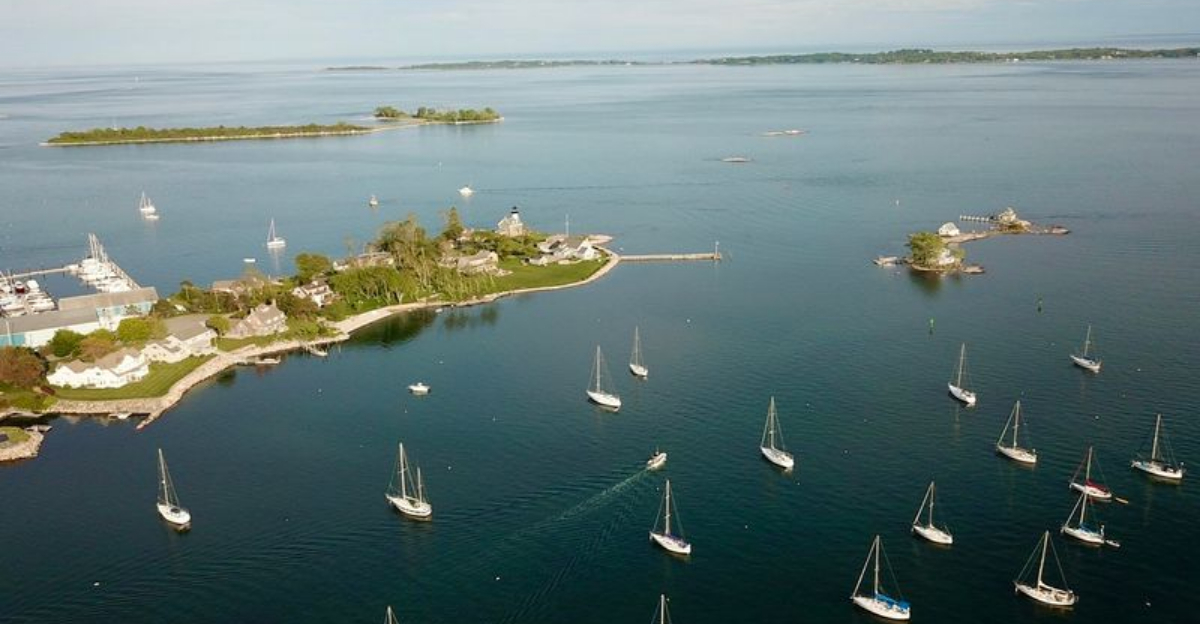 The Connecticut Fishing Village Tourists Skip On The Way To Cape Cod And Locals Appreciate It - Decor Hint