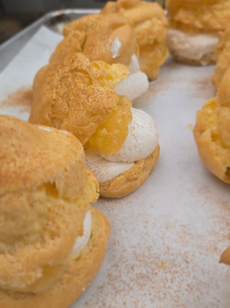 Eclairs And Cream Puffs Worth The Drive