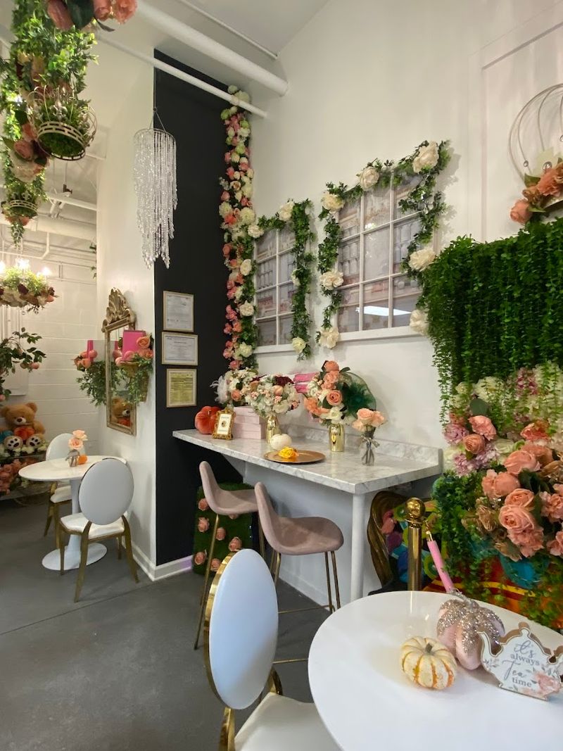 This Is What Makes Georgia's 15 Tea Houses Worth The Canceled Appointments - Decor Hint The Queens Tea Party