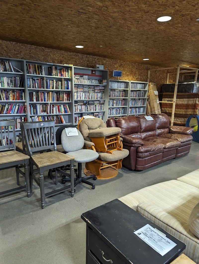 This Nebraska Thrift Store Keeps Surprising Shoppers At Every Turn - Decor Hint Deals Change Daily And That Is The Whole Point