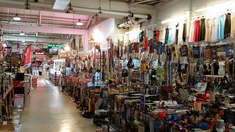 This Huge Florida Flea Market Is Packed With Bargains, Food, And Surprises - Decor Hint The Wildest Vendor Finds You Did Not See Coming
