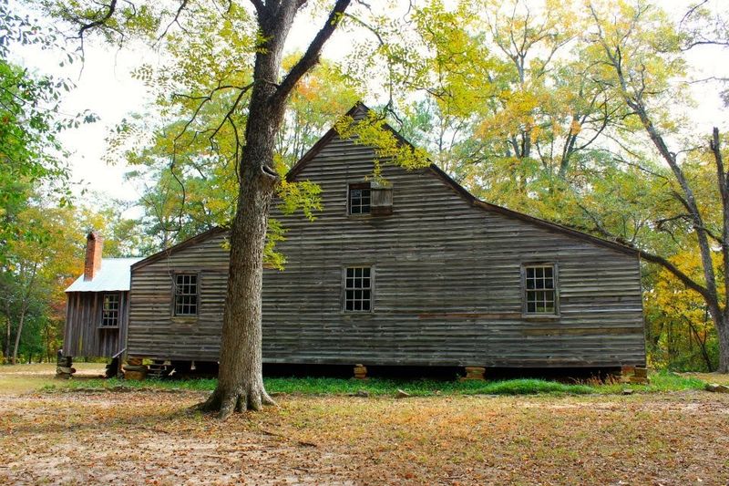 This Living Georgia Plantation Lets You Experience A Century Of Rural Life Up Close - Decor Hint Original Farm Buildings That Have Stood For Over 150 Years