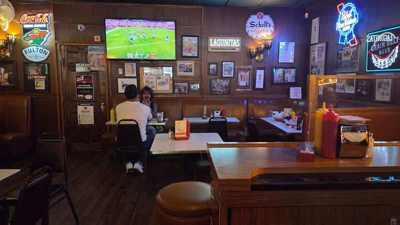 This Minnesota Burger Joint Serves A Jucy Lucy Loaded With Melted Cheese - Decor Hint The Atmosphere Inside The Bar