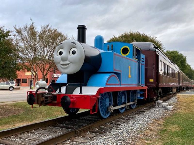 This 60-Acre North Carolina Train Museum Lets Visitors Ride Vintage Rails Through A Historic Repair Yard - Decor Hint Locomotives, Cars, And Aircraft Exhibits
