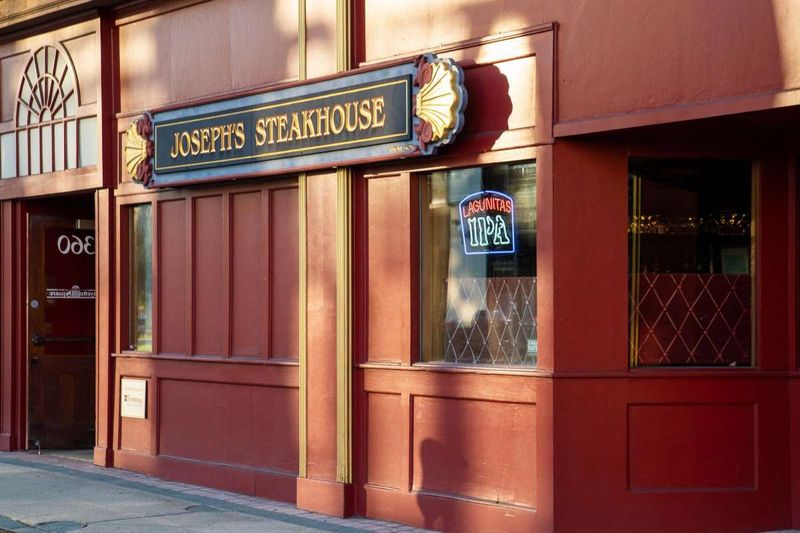 The Filet Mignon At This Old-Fashioned Connecticut Steakhouse Is Made With The Kind Of Precision That Makes Every Bite Worth Savoring - Decor Hint Decades Of Elegance Nobody Can Fake
