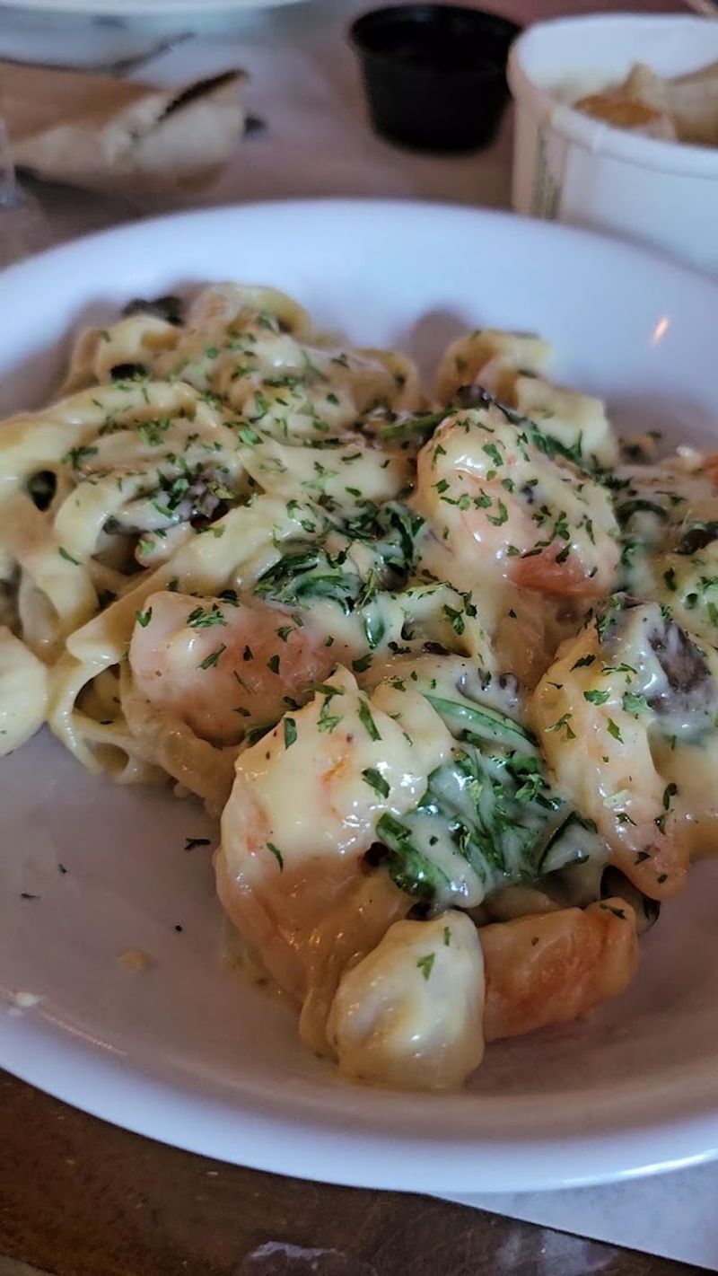 This Florida Seafood Buffet Is Worth Visiting For The Crab Alone - Decor Hint Build-Your-Own Pasta Station Worth Every Bite