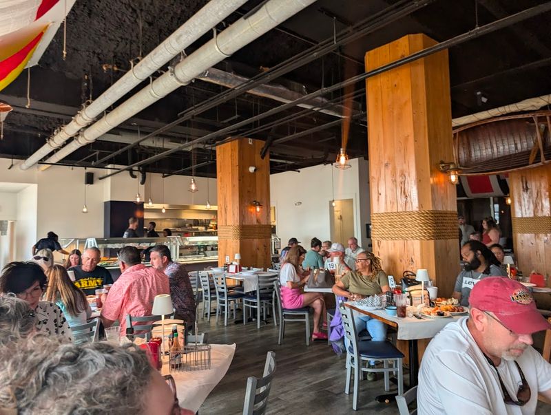This Florida Seafood Buffet Is Worth Visiting For The Crab Alone - Decor Hint What To Expect Before Planning Your Visit