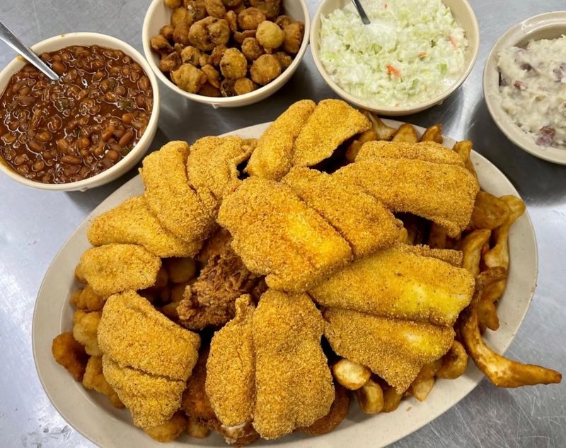 The Fried Catfish That Earned Its Reputation