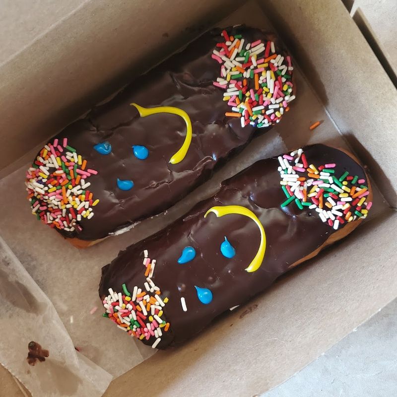 This Simple Missouri Bakeshop Proves Great Donuts Do Not Need Fancy Packaging - Decor Hint Chocolate Long Johns With An Actual Fan Following