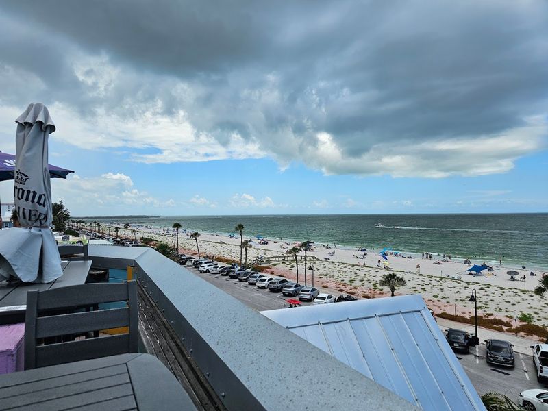 This Florida Beachfront Restaurant Makes A Grouper Sandwich You Won't Forget - Decor Hint The Rooftop View Experience