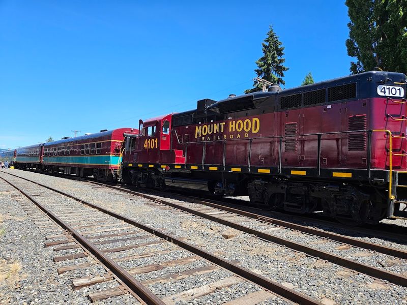 Why Travelers Keep Coming Back To This Oregon Rail Experience