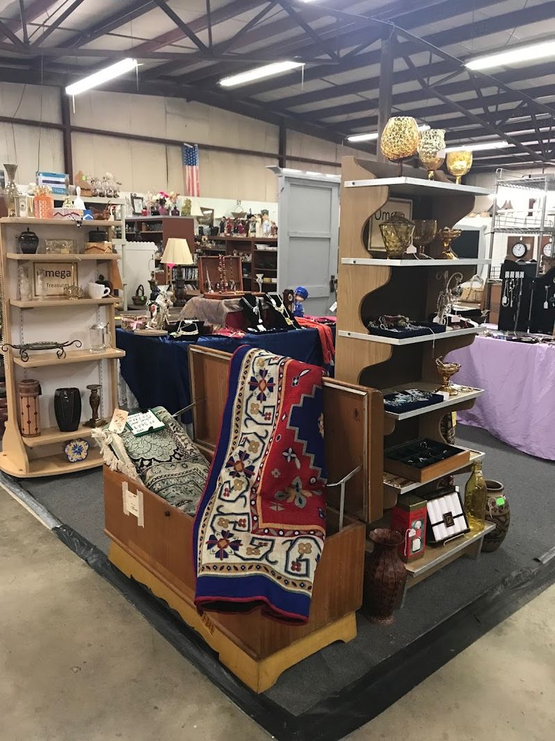 The Huge West Virginia Flea Market Where Treasure Hunters Stretch $40 Surprisingly Far - Decor Hint Welcome To The Place Where You Will Stay All Day