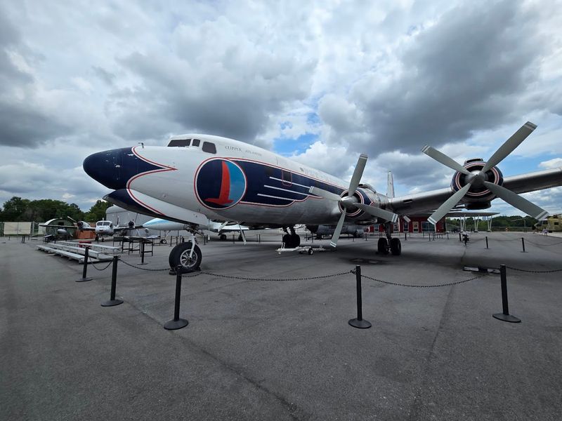 This Aviation Museum In North Carolina Features An Interactive Flight Simulator - Decor Hint The Plane Spotting Area