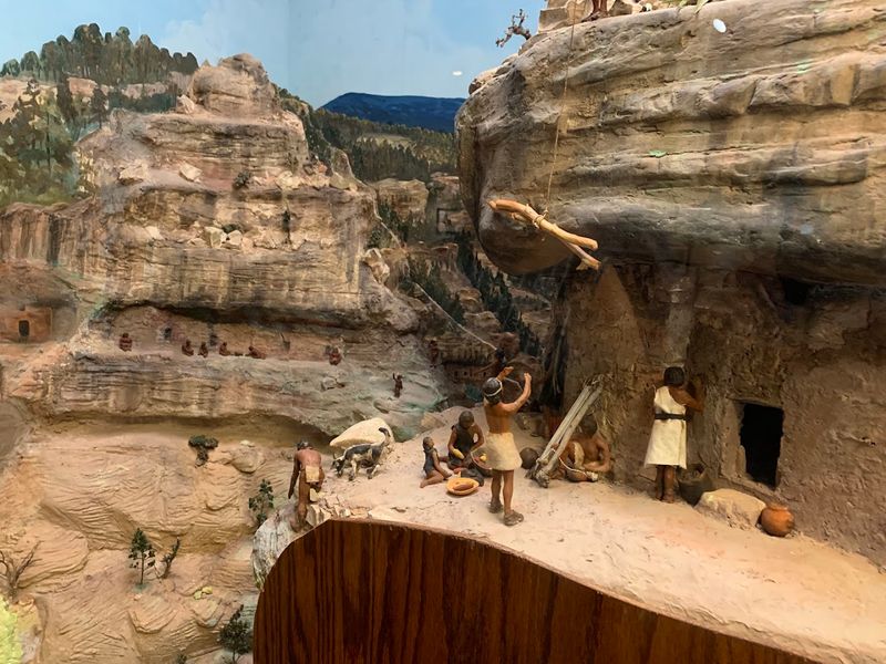 This 1-Mile Arizona Trail Reveals An Ancient Village Hidden Inside The Cliffs - Decor Hint The Sinagua People And Their Story