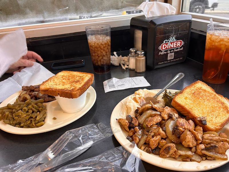 This Hole-In-The-Wall North Carolina Diner Is A Happy Discovery And Impossible To Forget - Decor Hint Simple Plates That Make The Stop Hard To Forget