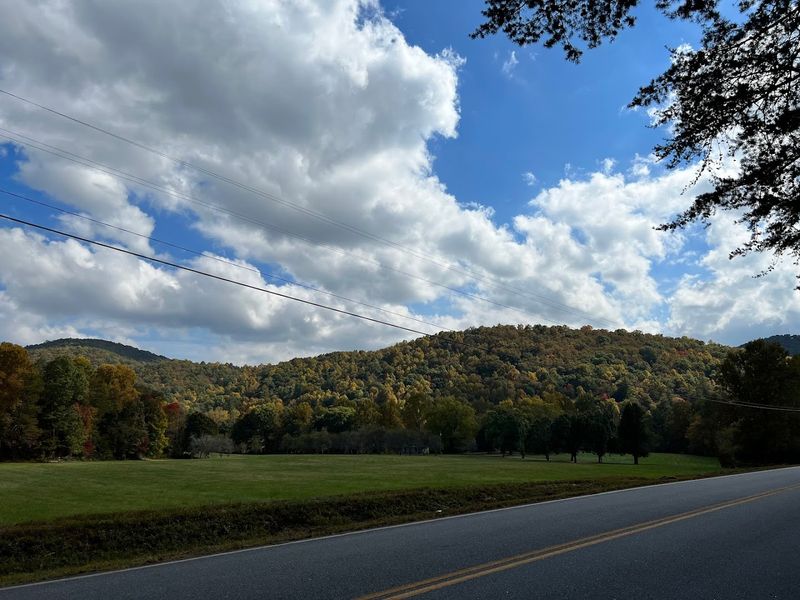 Peaceful Drives Along Scenic Mountain Roads