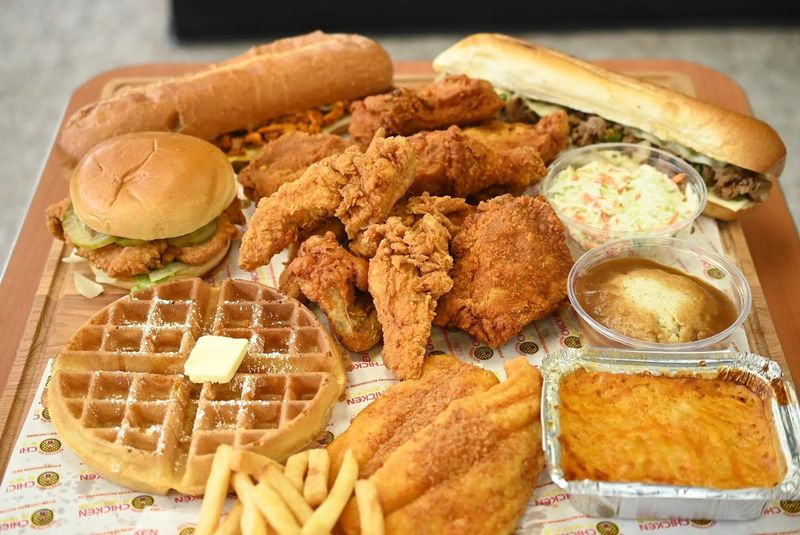 This Hidden Connecticut Spot Serves The Tastiest Chicken And Waffles Of Your Life - Decor Hint What To Order When You Are Really Hungry