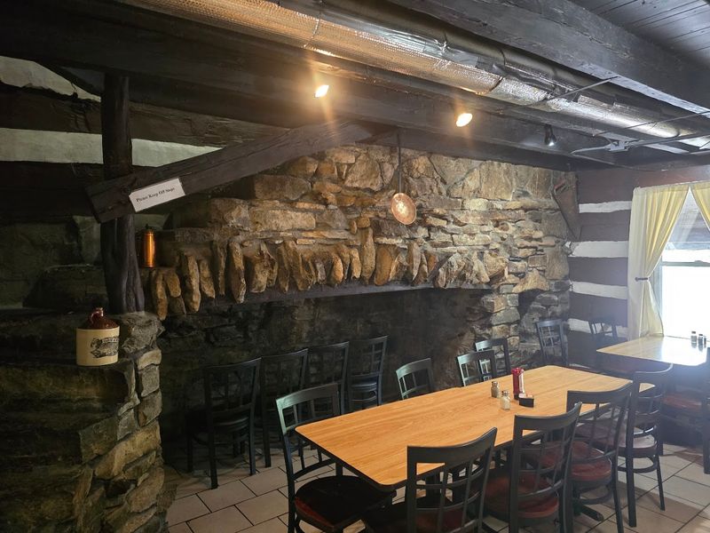 The Chicken Fried Steak At This Homey Diner In Kentucky Is Out-Of-This-World Delicious - Decor Hint A Genuinely Warm And Welcoming Atmosphere