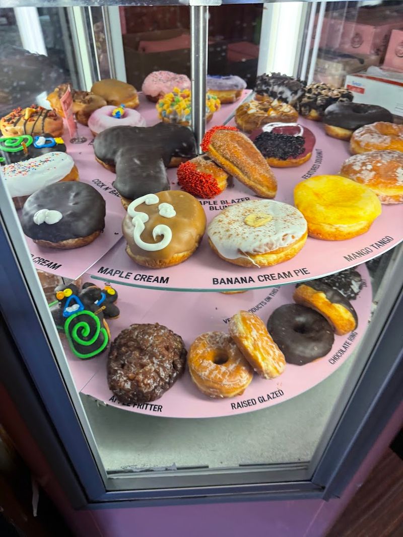 Oregon Has A Donut Shop Where The Line Wraps Around The Block Long Before Most People Have Had Their First Coffee - Decor Hint Donuts That Break Every Rule