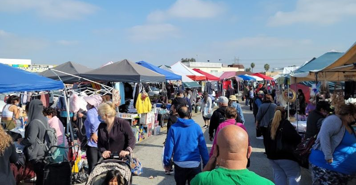 The Massive Flea Market In California That Locals Keep Raving About - Decor Hint