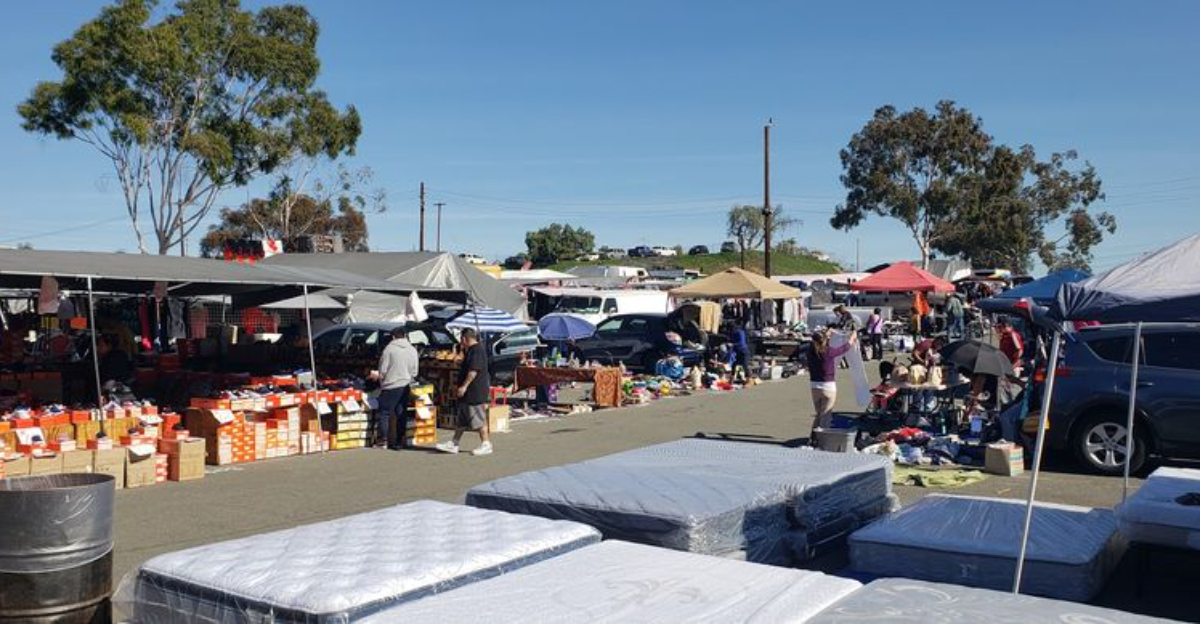 The Massive Flea Market In California Where You Can Eat Shop And Browse For Hours - Decor Hint