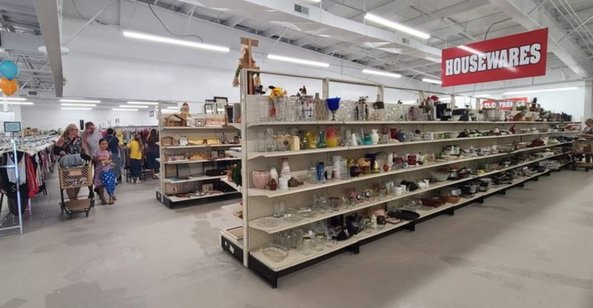 The Massive Thrift Store In Nebraska That Feels Like An All Day Treasure Hunt - Decor Hint