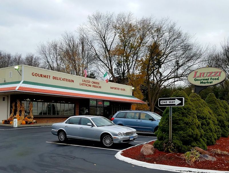 Liuzzi Gourmet Food Market, North Haven