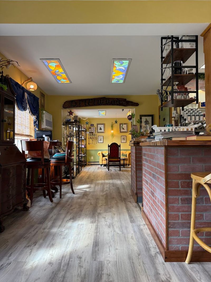 The Salt Leaf, Clinton
