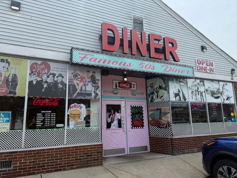 A 1950s-Inspired Stop Made For Casual Comfort Food