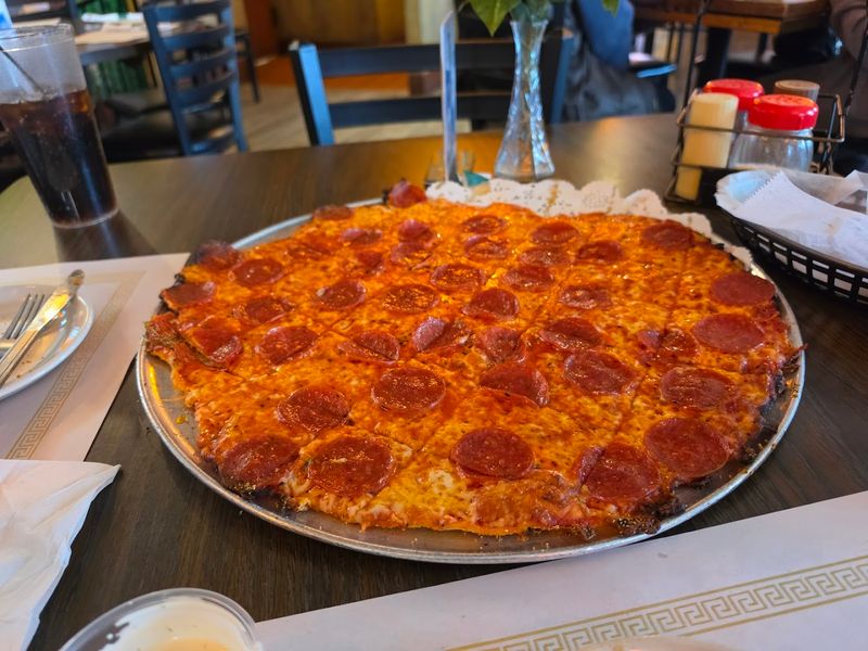 The Wisconsin Restaurant Where Pizza Has Been Stealing The Spotlight For Years - Decor Hint National Recognition That Proved The Hype Was Real