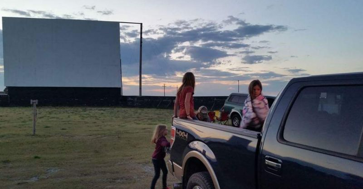 The Old Timey Drive In Theater In Nebraska Youll Wish You Visited Sooner - Decor Hint
