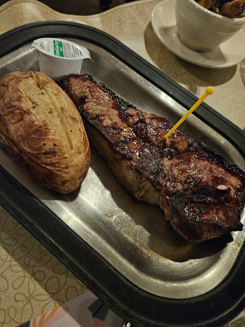 Wisconsin Has A Supper Club That Never Changed A Thing About How It Does Steak And That Is Exactly The Point - Decor Hint Steaks That Need No Introduction