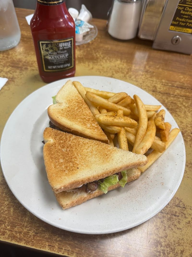 Montana Locals Swear This $7.75 Breakfast Beats Anything From A Chain Restaurant - Decor Hint Why $7.75 Feels Like A Win