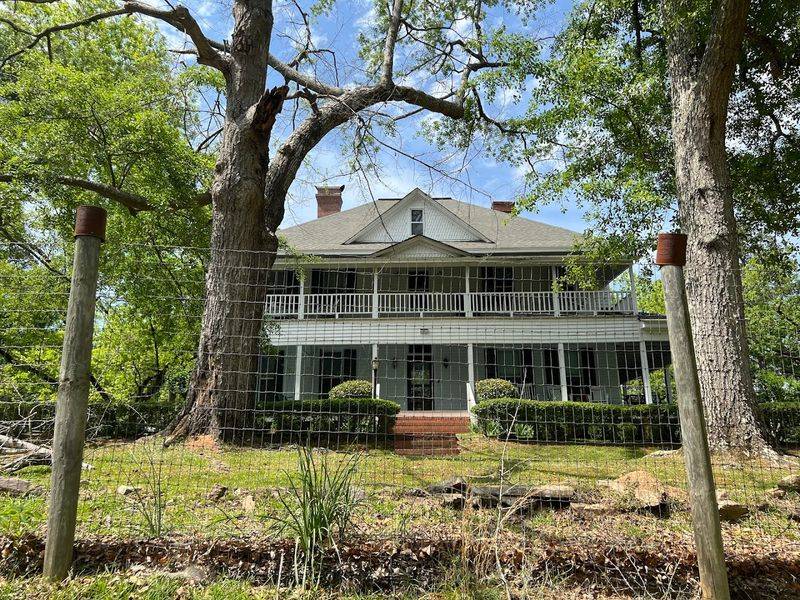 This Living Georgia Plantation Lets You Experience A Century Of Rural Life Up Close - Decor Hint The Family Legacy That Spans Three Generations