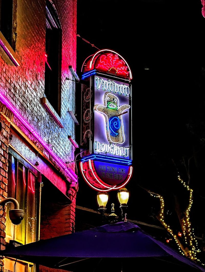 Oregon Has A Donut Shop Where The Line Wraps Around The Block Long Before Most People Have Had Their First Coffee - Decor Hint Late Night Sugar Rush