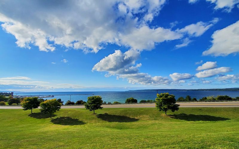 These Michigan Road Trips Are Packed With Scenic Views And Small-Town Charm - Decor Hint Charlevoix To Petoskey Along Little Traverse Bay
