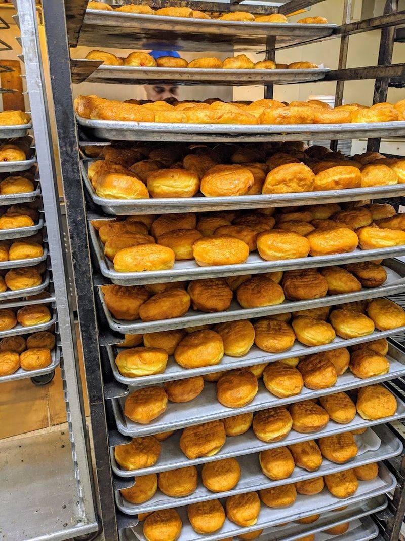 This Beloved Wisconsin Bakery Has Perfected The Art Of Fresh Polish Baking - Decor Hint The Polish Donut That Outranks All Other Donuts