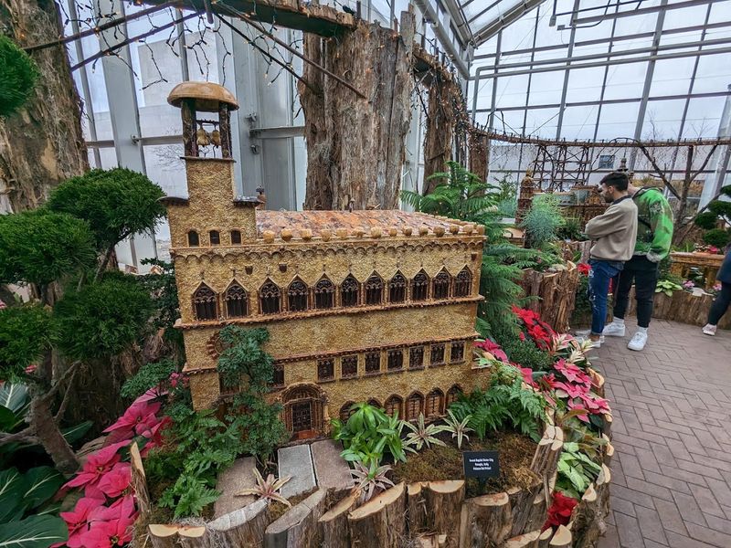 Indoor Exhibits And Art