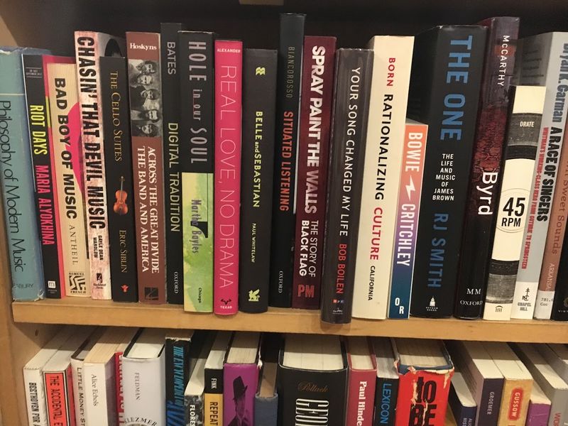 This New York Bookstore Is Where Readers Lose Track Of Time And Space - Decor Hint Why Used Books Feel Like A Gift Someone Left Just For You